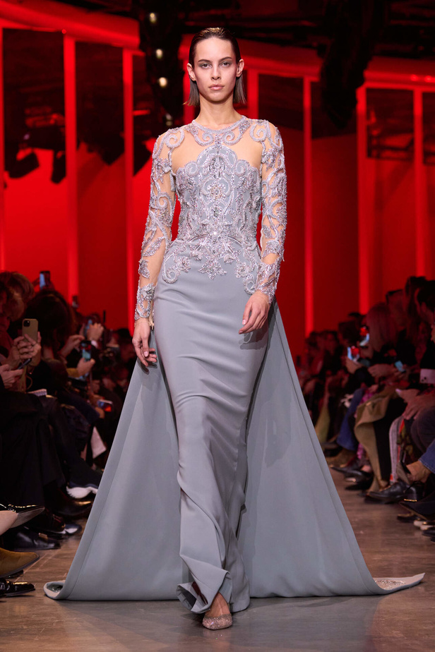 مجموعة Elie Saab لربيع وصيف 2024 في باريس