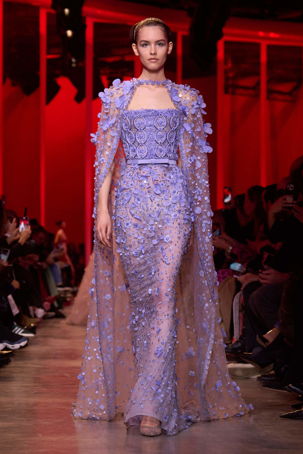 مجموعة Elie Saab لربيع وصيف 2024 في باريس