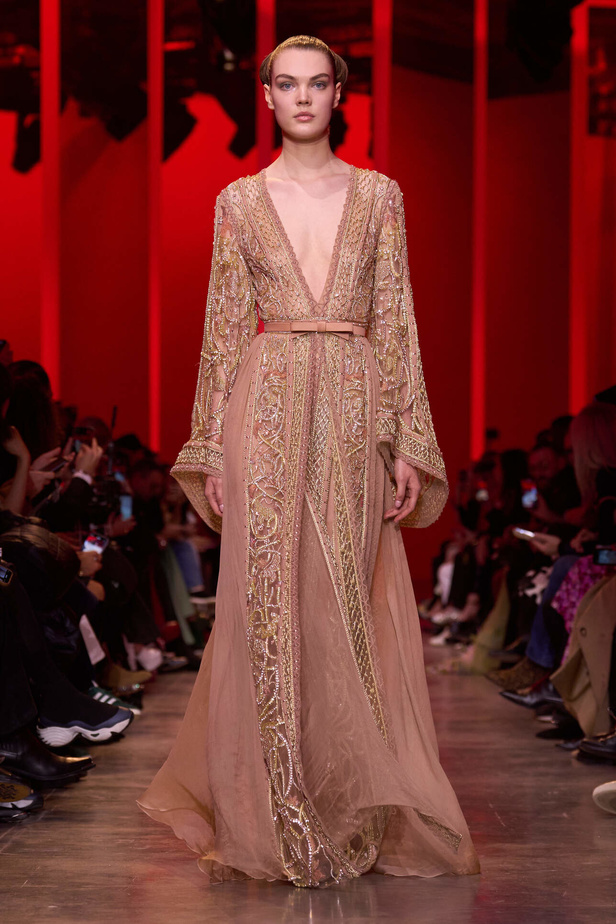 مجموعة Elie Saab لربيع وصيف 2024 في باريس