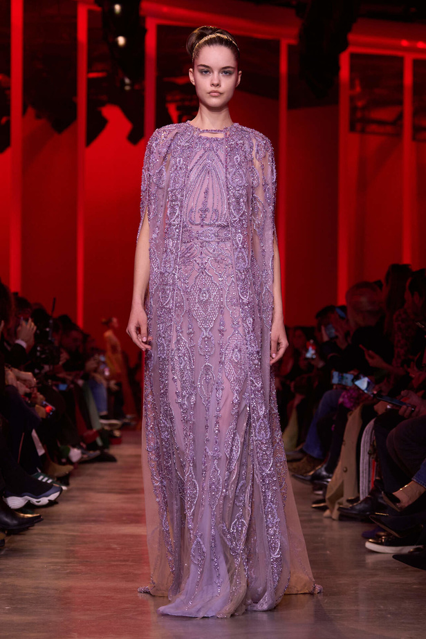 مجموعة Elie Saab لربيع وصيف 2024 في باريس