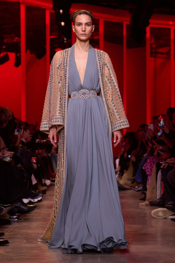 مجموعة Elie Saab لربيع وصيف 2024 في باريس