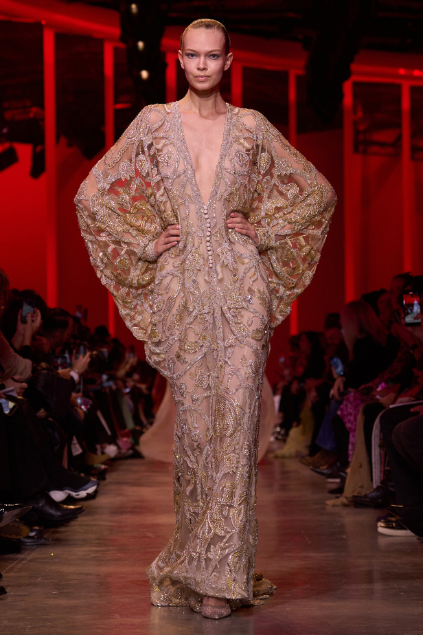 مجموعة Elie Saab لربيع وصيف 2024 في باريس