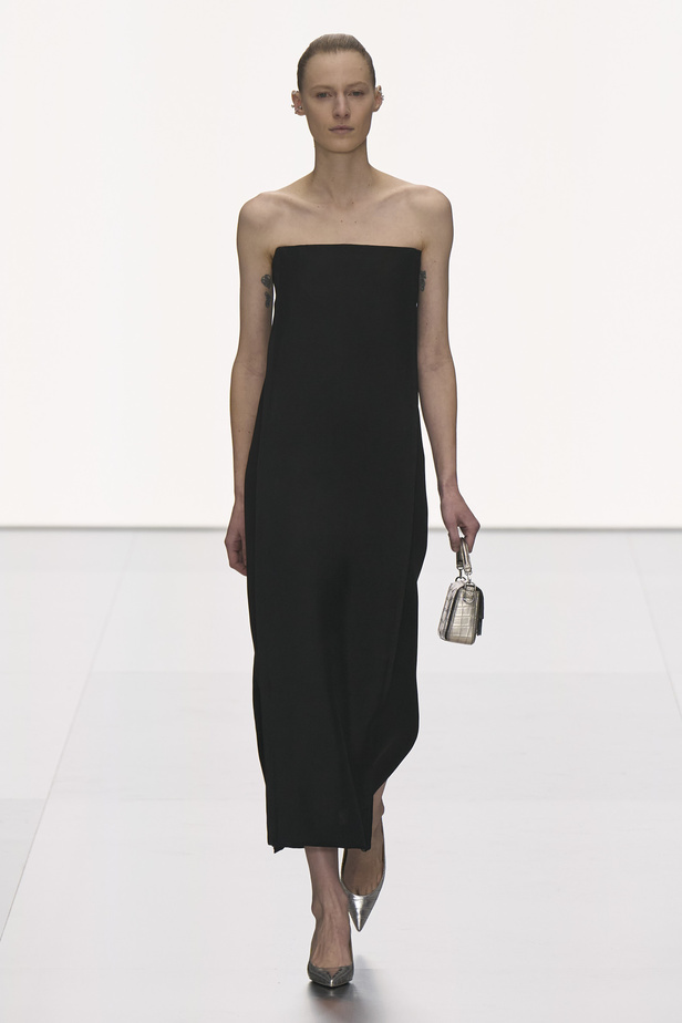 مجموعة Fendi للهوت كوتور لربيع 2024 قصيدة خيالية لمستقبل الانسان