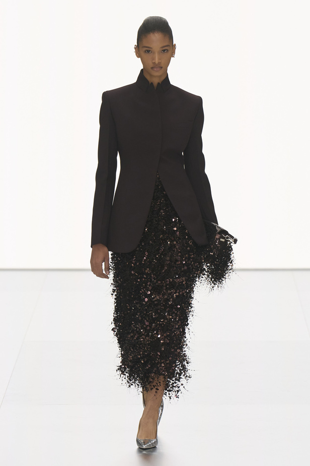 مجموعة Fendi للهوت كوتور لربيع 2024 قصيدة خيالية لمستقبل الانسان