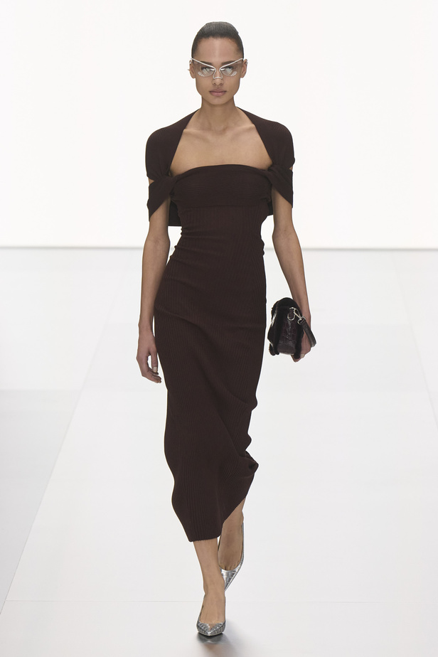 مجموعة Fendi للهوت كوتور لربيع 2024 قصيدة خيالية لمستقبل الانسان