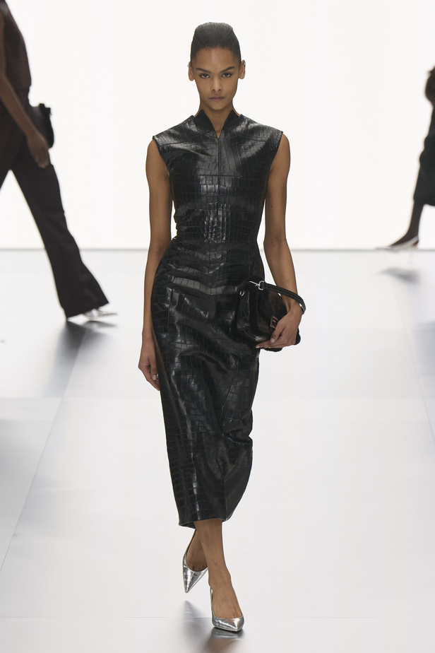 مجموعة Fendi للهوت كوتور لربيع 2024 قصيدة خيالية لمستقبل الانسان