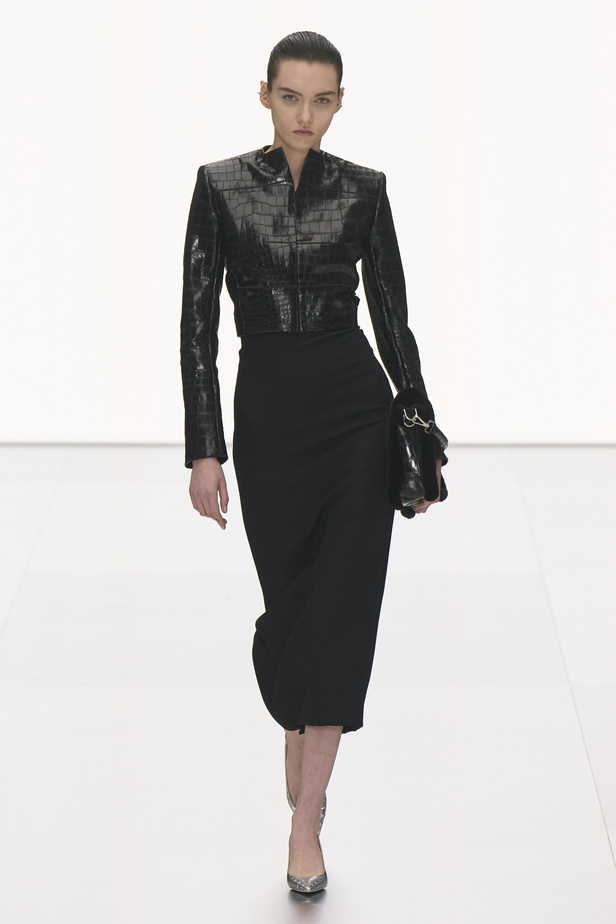 مجموعة Fendi للهوت كوتور لربيع 2024 قصيدة خيالية لمستقبل الانسان