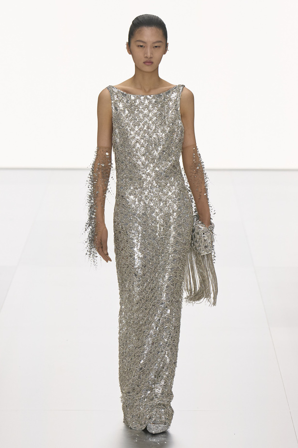 مجموعة Fendi للهوت كوتور لربيع 2024 قصيدة خيالية لمستقبل الانسان