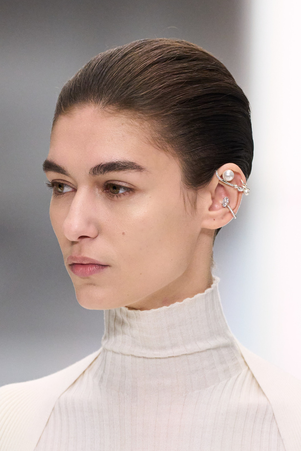 مجموعة Fendi للهوت كوتور لربيع 2024 قصيدة خيالية لمستقبل الانسان