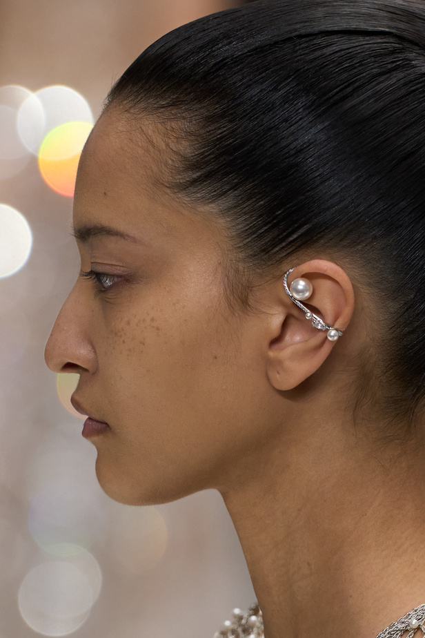 مجموعة Fendi للهوت كوتور لربيع 2024 قصيدة خيالية لمستقبل الانسان