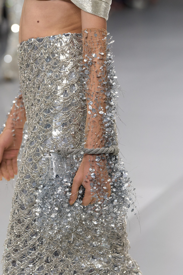 مجموعة Fendi للهوت كوتور لربيع 2024 قصيدة خيالية لمستقبل الانسان