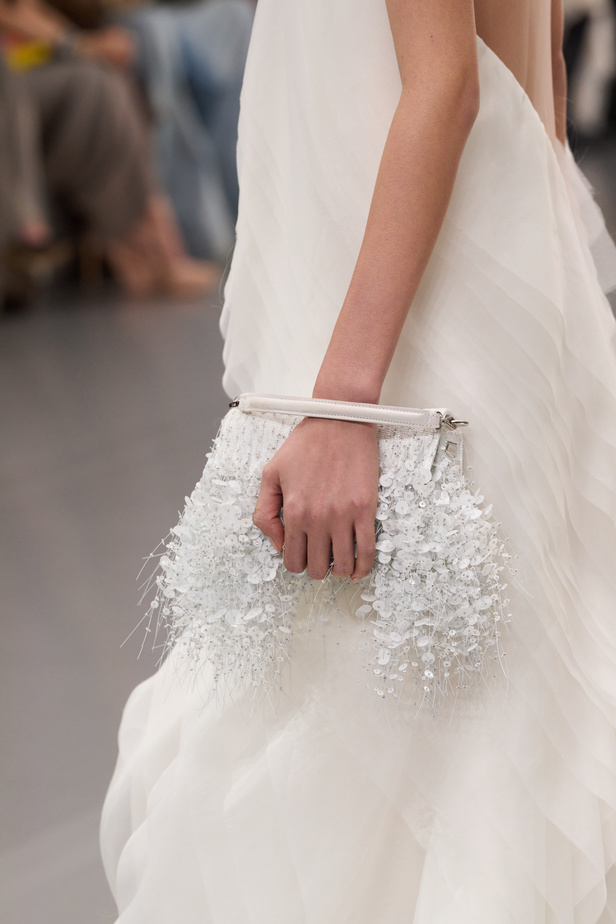 مجموعة Fendi للهوت كوتور لربيع 2024 قصيدة خيالية لمستقبل الانسان