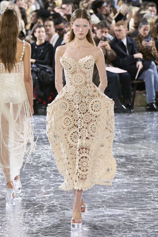 مجموعة Jean Paul Gauthier للأزياء الراقية لربيع وصيف 2024