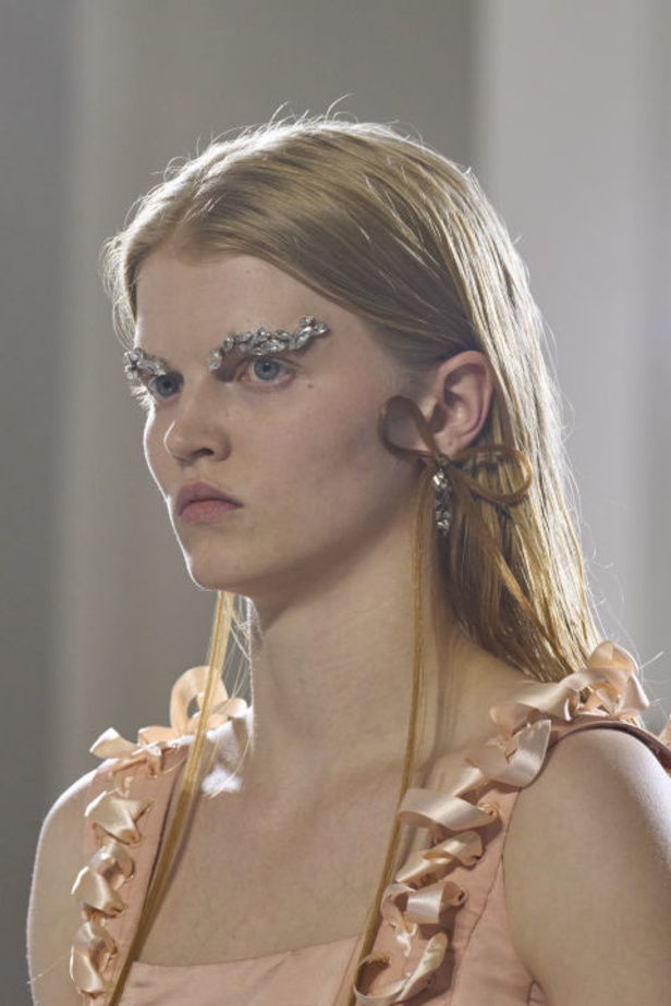 إطلالات جمالية من مجموعة Jean Paul Gauthier للأزياء الراقية لربيع 2024