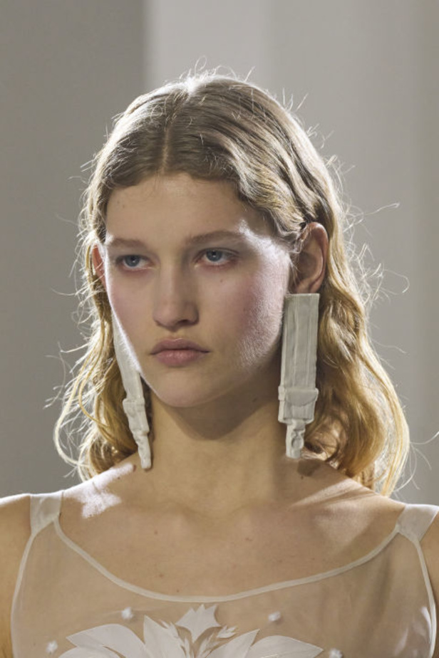 إطلالات جمالية من مجموعة Jean Paul Gauthier للأزياء الراقية لربيع 2024