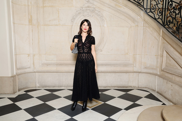 مجموعة مبتكرة لدار كريستيان ديور فيها مزيج ذكي من الفن والإبداع والتاريخ والتراث