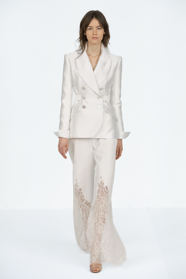 عرض أزياء Alexis Mabille لربيع وصيف 2024