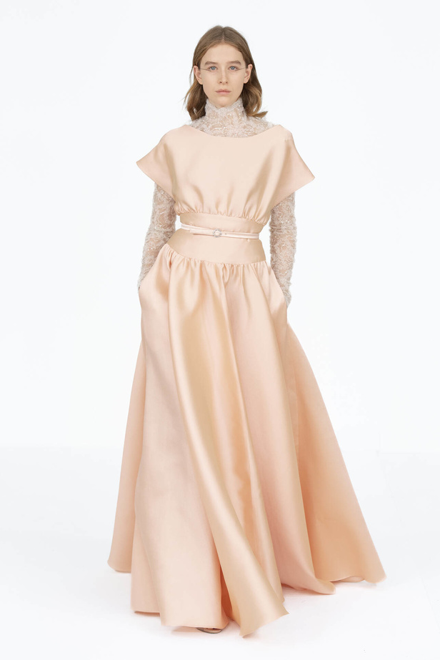 عرض أزياء Alexis Mabille لربيع وصيف 2024