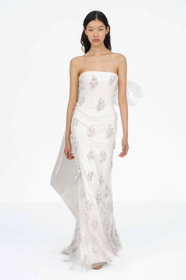 عرض أزياء Alexis Mabille لربيع وصيف 2024