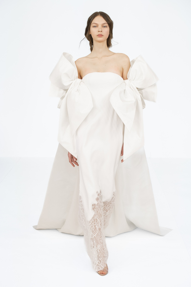 عرض أزياء Alexis Mabille لربيع وصيف 2024