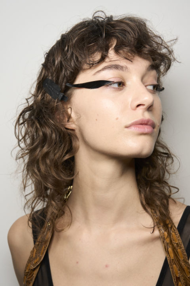 اطلالات جمالية من عرض أزياء Alexis Mabille لربيع وصيف 2024