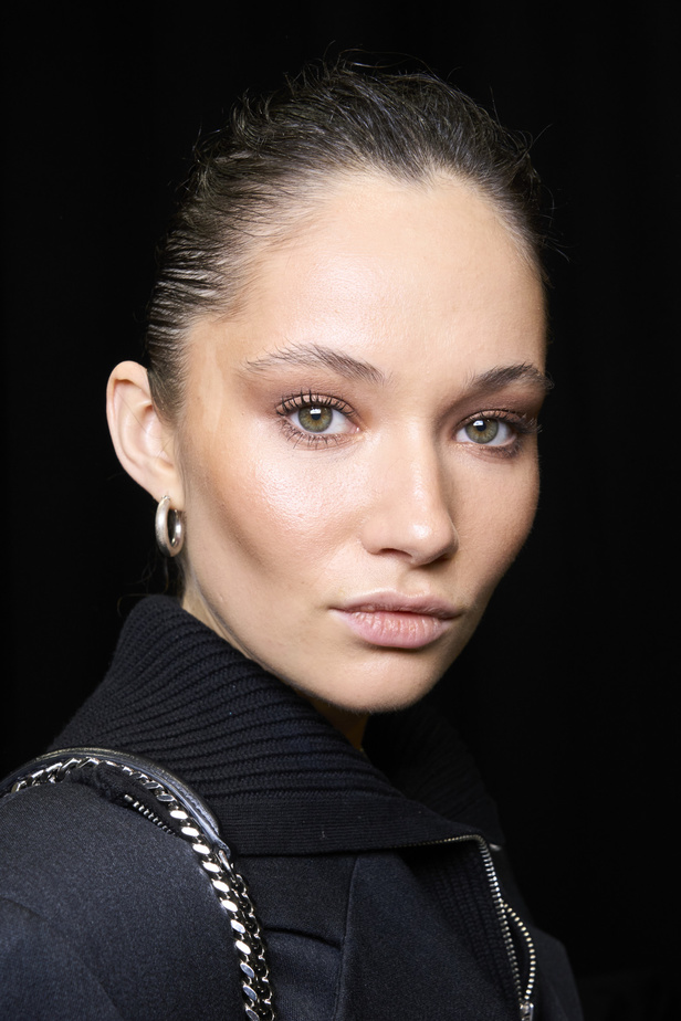 اطلالات جمالية من مجموعة زهير مراد في عروض الأزياء الراقية لربيع 2024