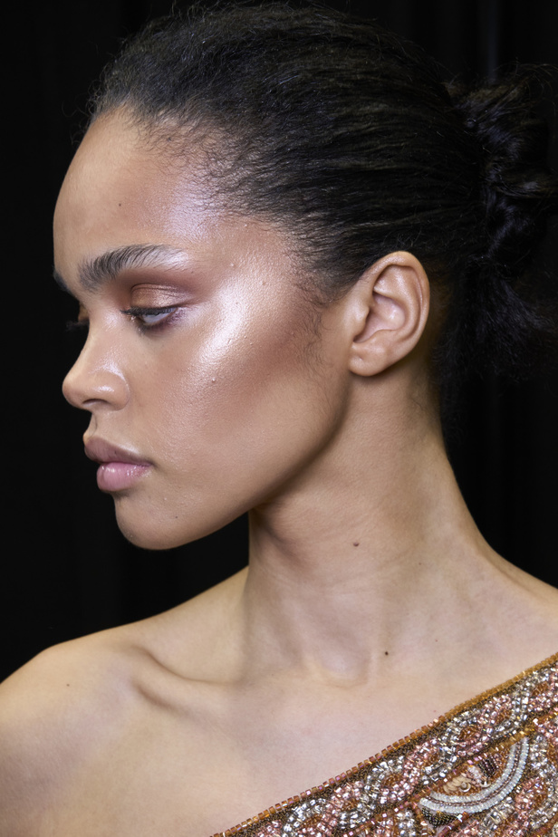 اطلالات جمالية من مجموعة زهير مراد في عروض الأزياء الراقية لربيع 2024