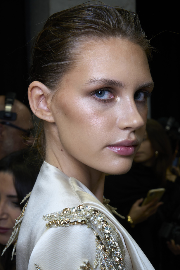 اطلالات جمالية من مجموعة زهير مراد في عروض الأزياء الراقية لربيع 2024