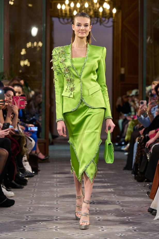 مجموعة الأزياء الراقية للمصمم روبير أبي نادر لربيع 2024 أناقة مطواعة بخيال وسموّ