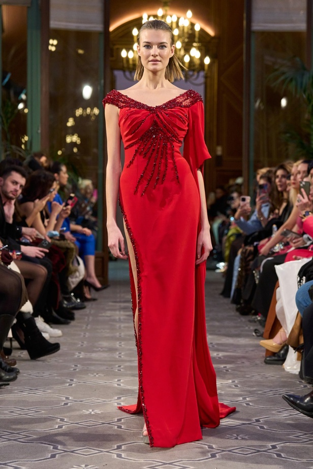 مجموعة الأزياء الراقية للمصمم روبير أبي نادر لربيع 2024 أناقة مطواعة بخيال وسموّ