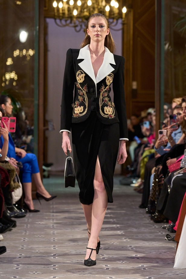 مجموعة الأزياء الراقية للمصمم روبير أبي نادر لربيع 2024 أناقة مطواعة بخيال وسموّ