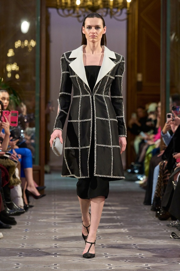 مجموعة الأزياء الراقية للمصمم روبير أبي نادر لربيع 2024 أناقة مطواعة بخيال وسموّ