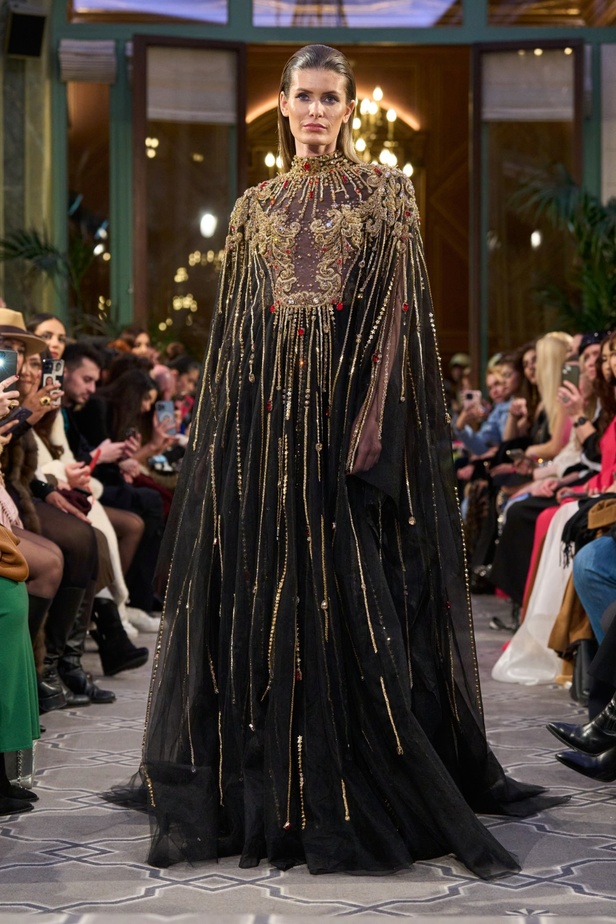 مجموعة الأزياء الراقية للمصمم روبير أبي نادر لربيع 2024 أناقة مطواعة بخيال وسموّ