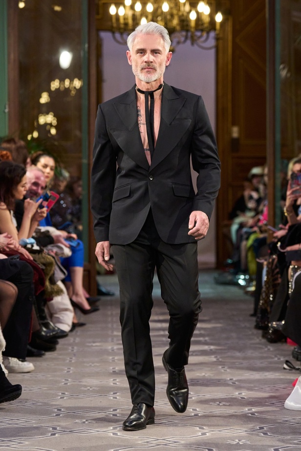 مجموعة الأزياء الراقية للمصمم روبير أبي نادر لربيع 2024 أناقة مطواعة بخيال وسموّ