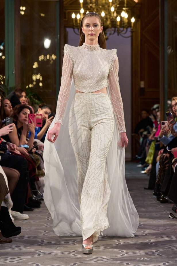 مجموعة الأزياء الراقية للمصمم روبير أبي نادر لربيع 2024 أناقة مطواعة بخيال وسموّ