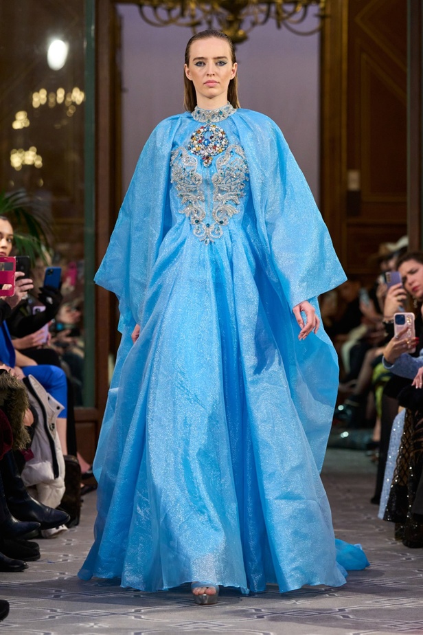 مجموعة الأزياء الراقية للمصمم روبير أبي نادر لربيع 2024 أناقة مطواعة بخيال وسموّ