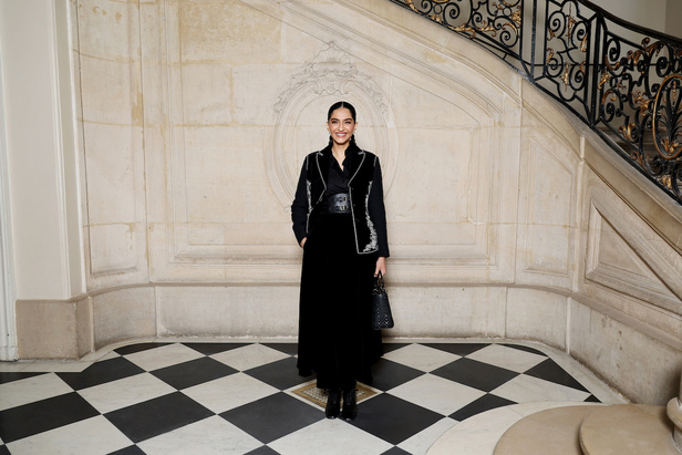 مجموعة مبتكرة لدار كريستيان ديور فيها مزيج ذكي من الفن والإبداع والتاريخ والتراث