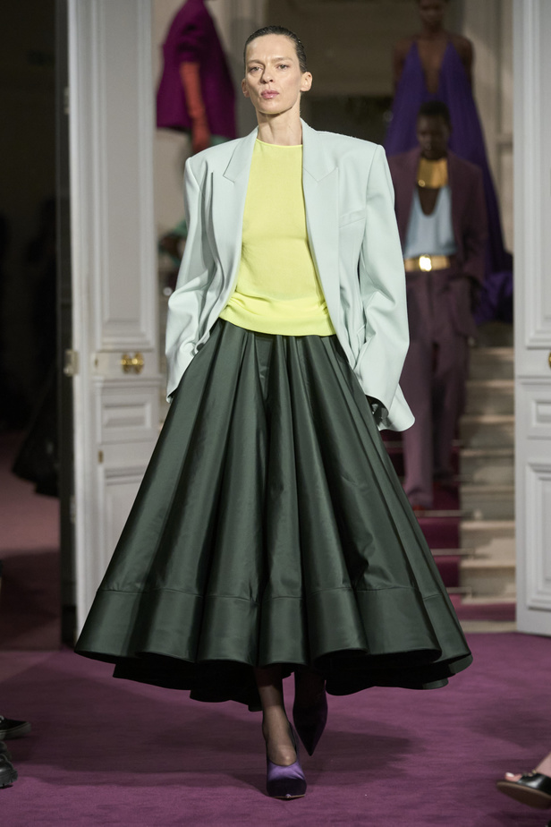 لمجموعة "ڤالنتينو" للأزياء الراقية لموسم ربيع 2024