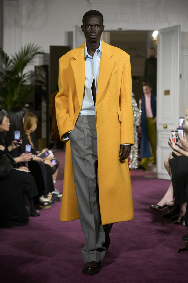 لمجموعة "ڤالنتينو" للأزياء الراقية لموسم ربيع 2024