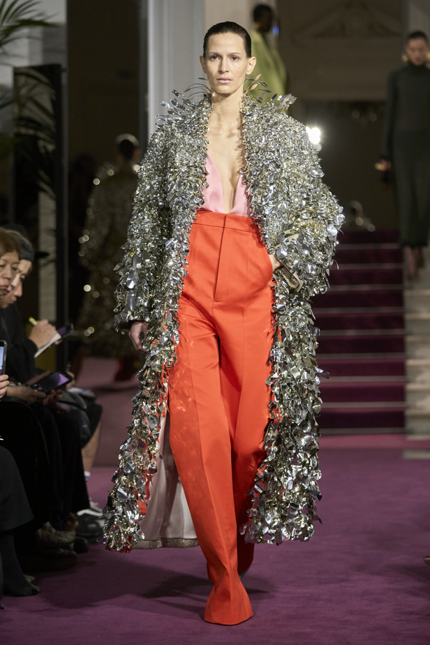 لمجموعة "ڤالنتينو" للأزياء الراقية لموسم ربيع 2024