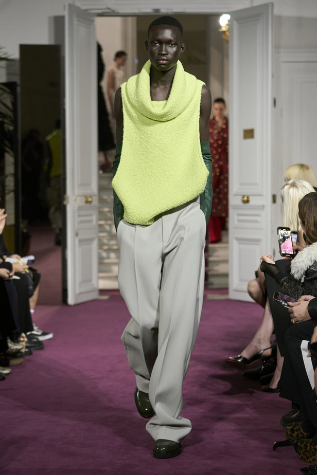 لمجموعة "ڤالنتينو" للأزياء الراقية لموسم ربيع 2024