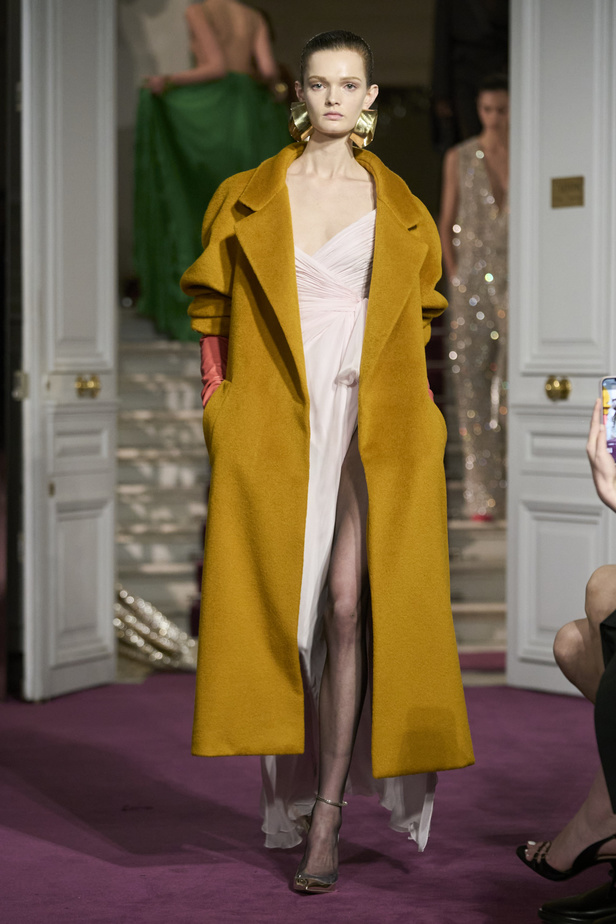 لمجموعة "ڤالنتينو" للأزياء الراقية لموسم ربيع 2024