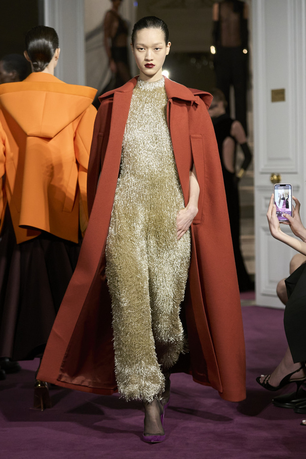 لمجموعة "ڤالنتينو" للأزياء الراقية لموسم ربيع 2024