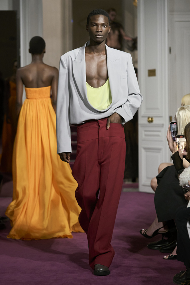 لمجموعة "ڤالنتينو" للأزياء الراقية لموسم ربيع 2024