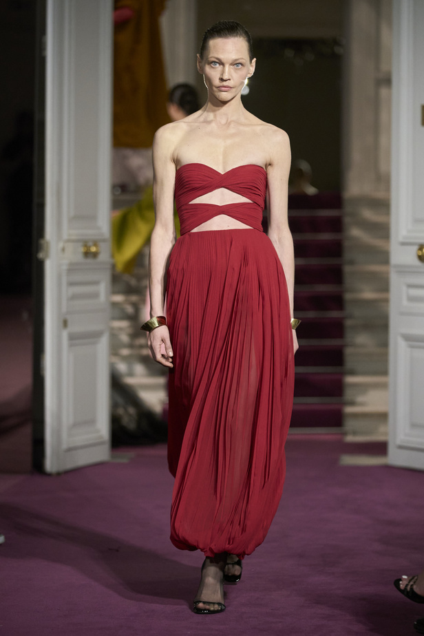 لمجموعة "ڤالنتينو" للأزياء الراقية لموسم ربيع 2024