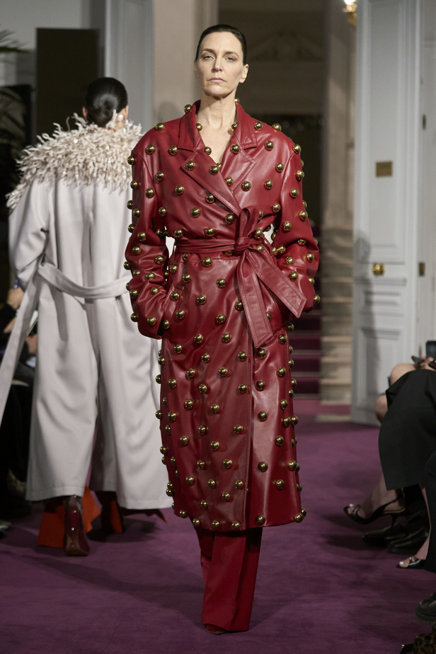 لمجموعة "ڤالنتينو" للأزياء الراقية لموسم ربيع 2024