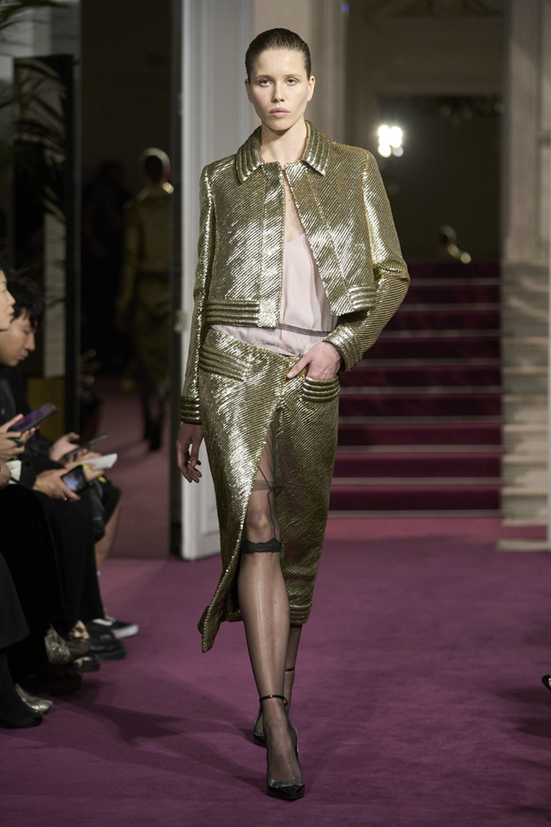 لمجموعة "ڤالنتينو" للأزياء الراقية لموسم ربيع 2024