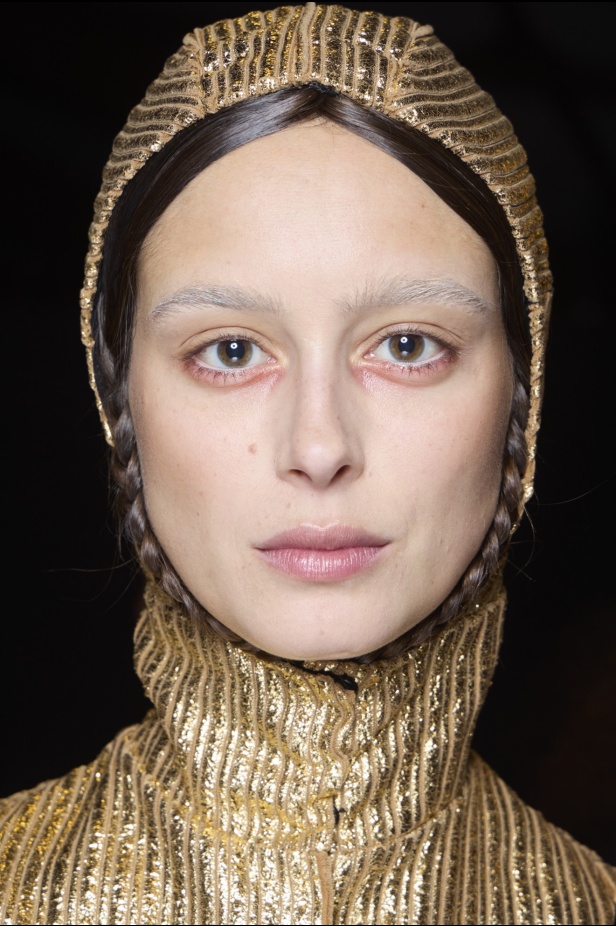 اطلالات جمالية من مجموعة Antonio Marras لخريف وشتاء 2024