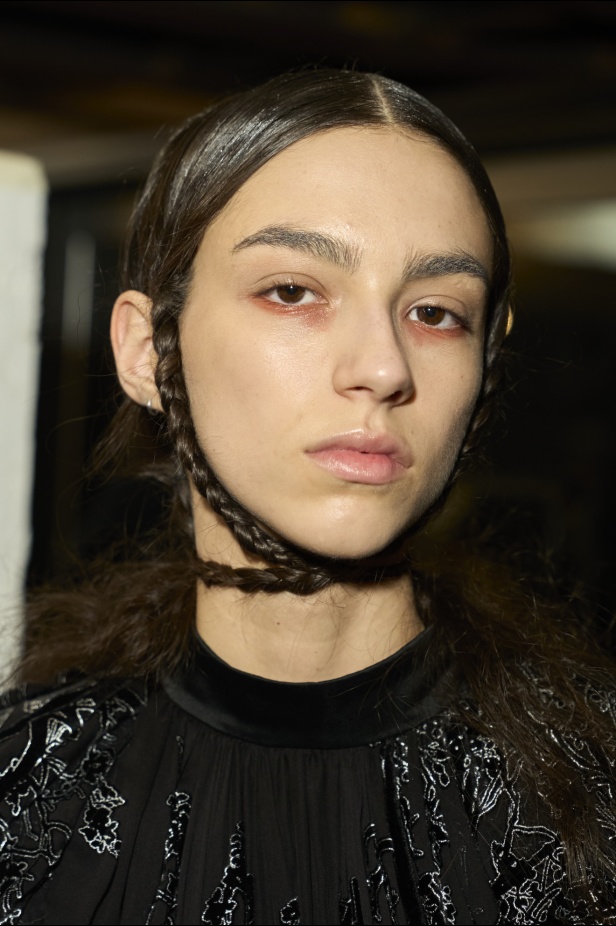 اطلالات جمالية من مجموعة Antonio Marras لخريف وشتاء 2024