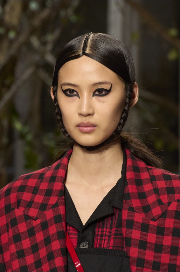 اطلالات جمالية من مجموعة Antonio Marras لخريف وشتاء 2024